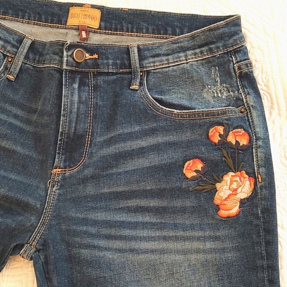 Sundance Driftwood Audrey Embroidered Distressed Jeans, Size 32 / women's 12 - Picture 4 of 13